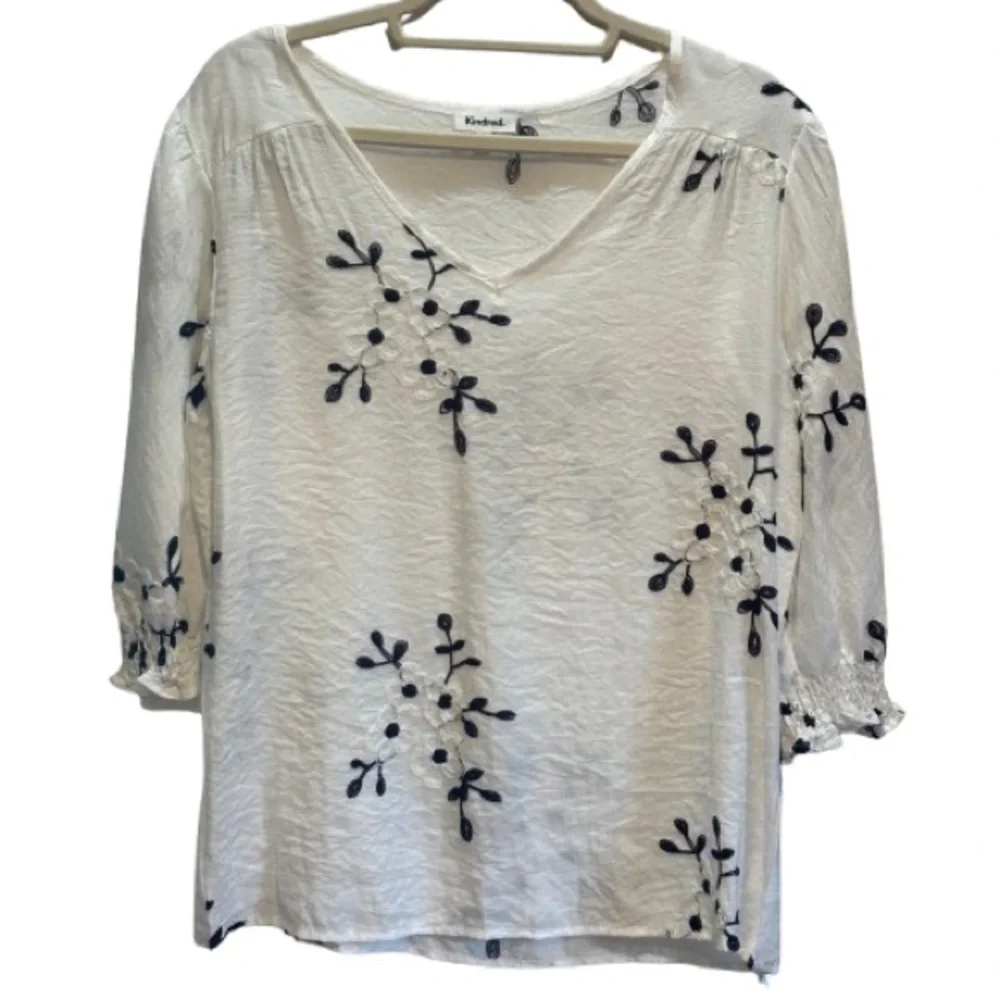 NWT Anthropologie Kindred White Blouse with Navy Floral Embroidery Size M